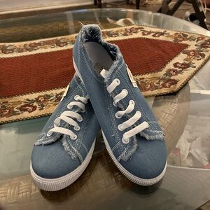 BN size Euro 38, US 8 denim deck shoes